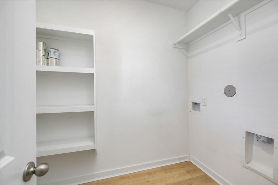 Spacious, unfurnished interior of a new home in Riceland, Mont Belvieu (Image 18).