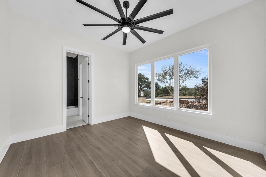 Spacious, unfurnished interior of a new home in , Horseshoe Bay (Image 30).