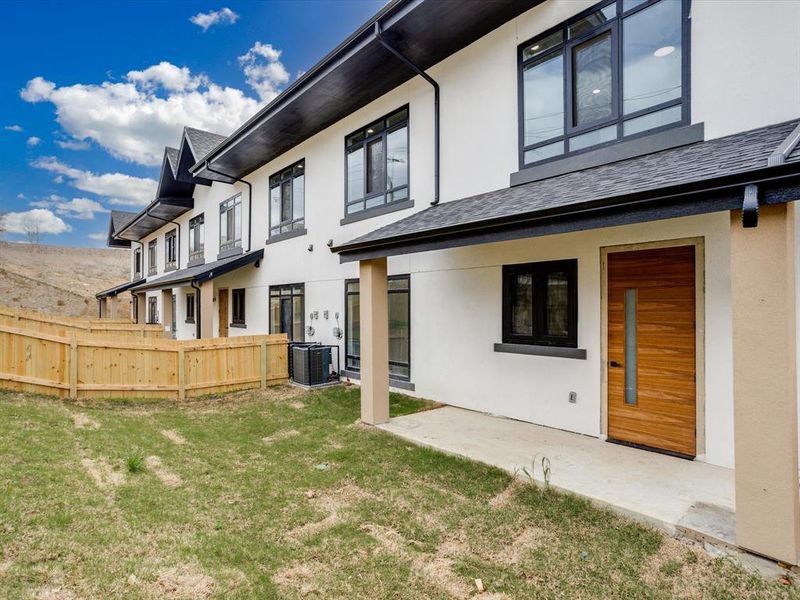 Exterior details and patio area of a home in , Grand Prairie (Image 22).