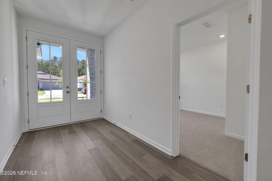 Spacious, unfurnished interior of a new home in Hyland Trail, Green Cove Springs (Image 44).