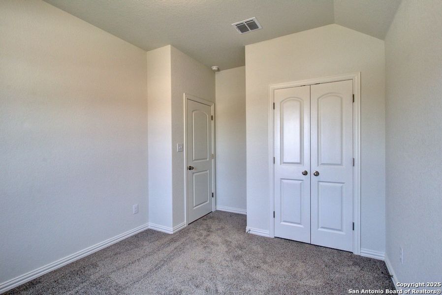 Spacious, unfurnished interior of a new home in Clear Creek, New Braunfels (Image 12).