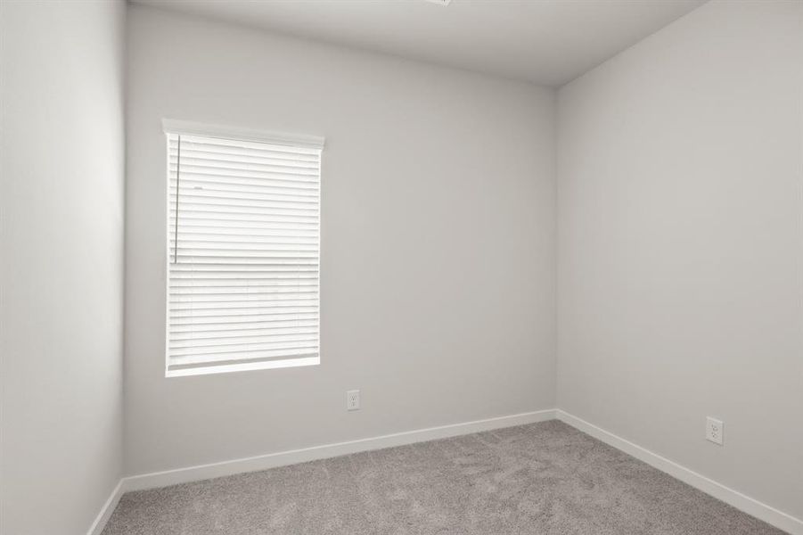 Spacious, unfurnished interior of a new home in Sherwood Glen, Conroe (Image 7).