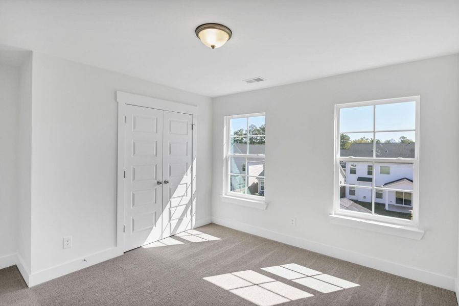 Spacious, unfurnished interior of a new home in Ashton Lakes, Lexington (Image 30).