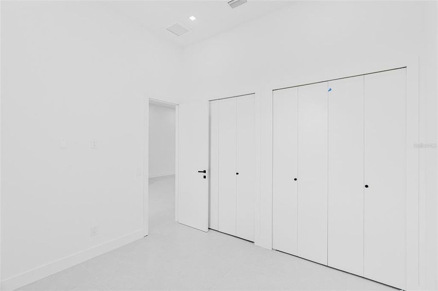 Spacious, unfurnished interior of a new home in , Port Charlotte (Image 66).