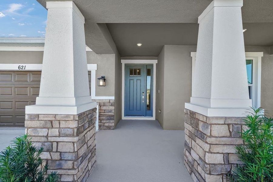 621 SE Ranch Oak Circle ~ Ready Now