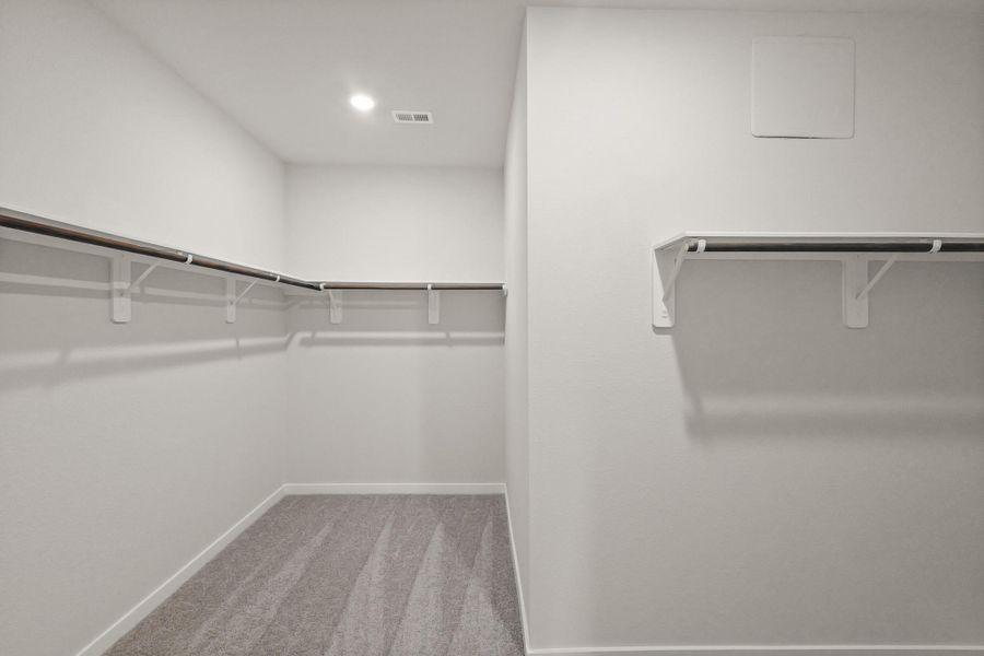 Spacious, unfurnished interior of a new home in Lakes at Crockett Martin, Conroe (Image 25).