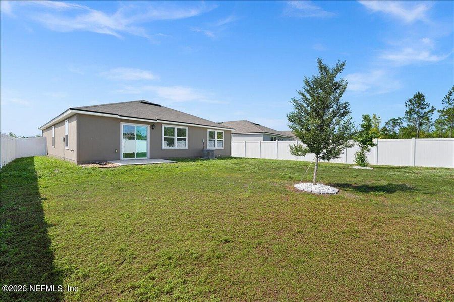 Exterior details and patio area of a home in , Green Cove Springs (Image 27).