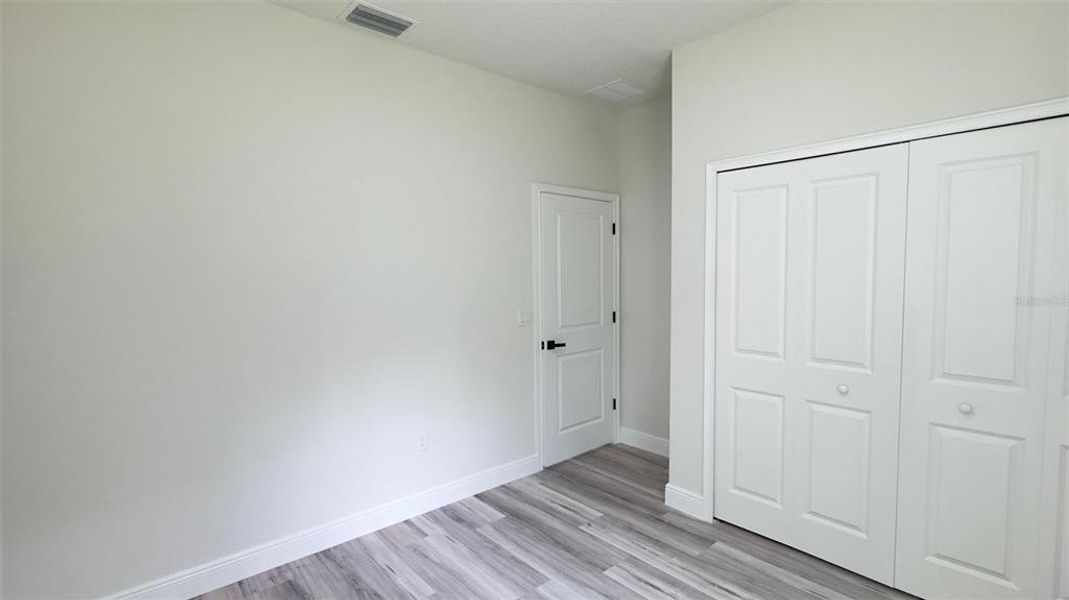 Spacious, unfurnished interior of a new home in , Citrus Springs (Image 8).