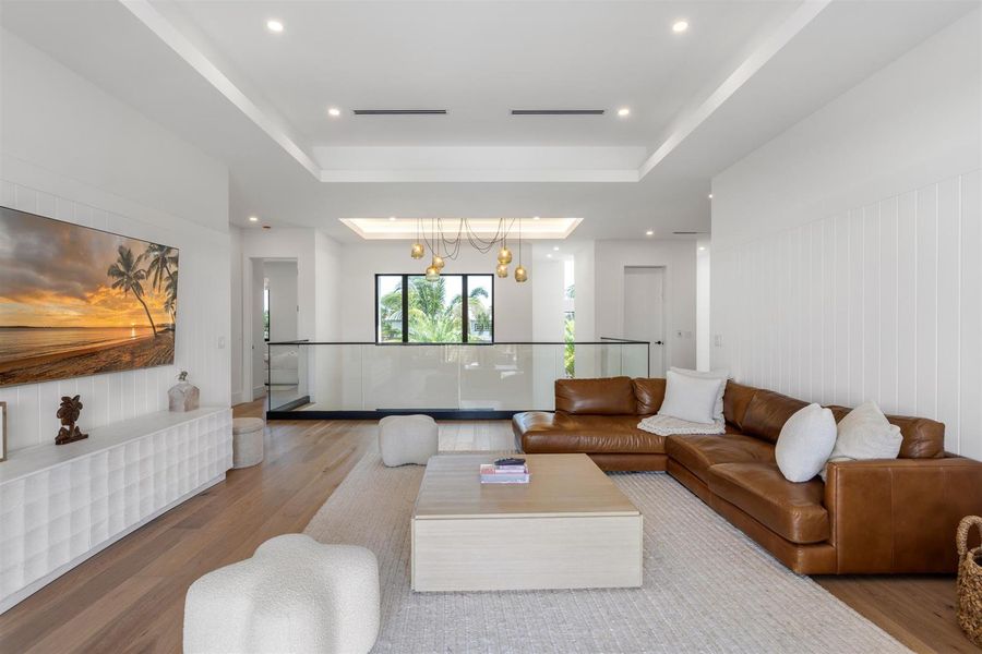 FAMILY_ROOM_STRAIGHT_TO_FRONT