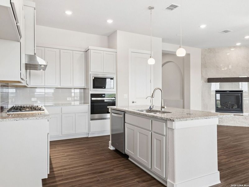 Furnished interior view inside a new home in Cibolo Crossing, Universal City (Image 6).