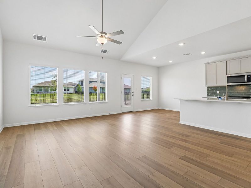 Spacious, unfurnished interior of a new home in Lakeside Meadows, Pflugerville (Image 9). Spacious, unfurnished interior of a new home in Lakeside Meadows, Pflugerville (Image 9).