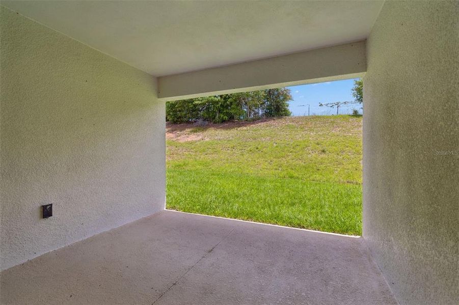 Exterior details and patio area of a home in Abbey Glen, Dade City (Image 38).