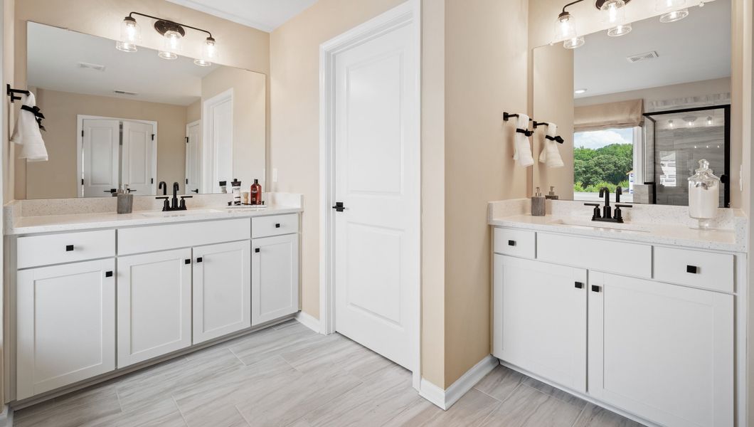 Furnished interior view inside a new home in Williams Ridge, Woodruff (Image 32).