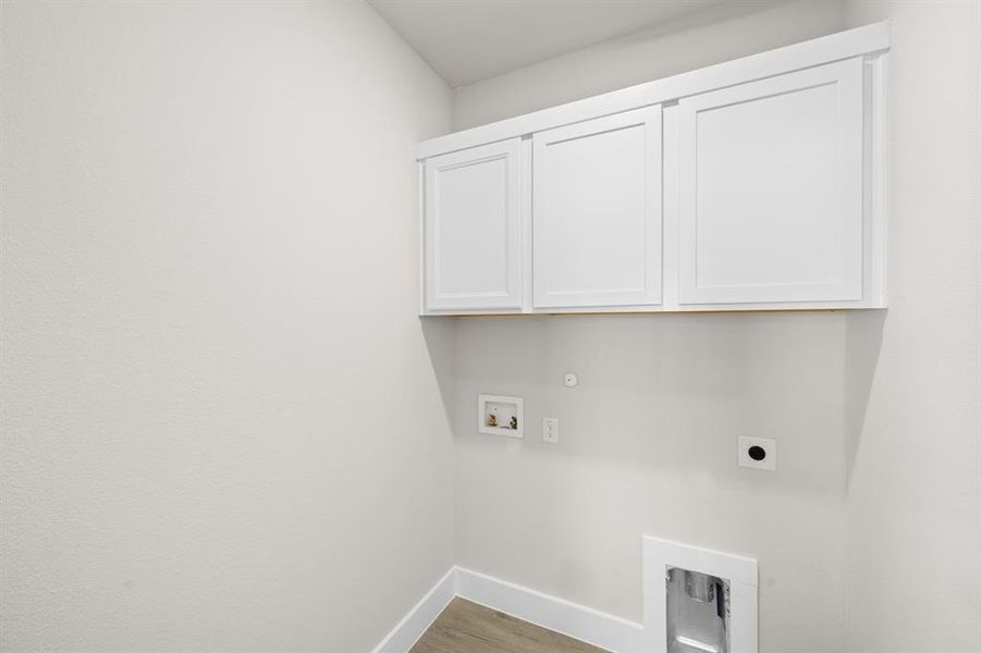 Spacious, unfurnished interior of a new home in The Meadows, Krum (Image 30).