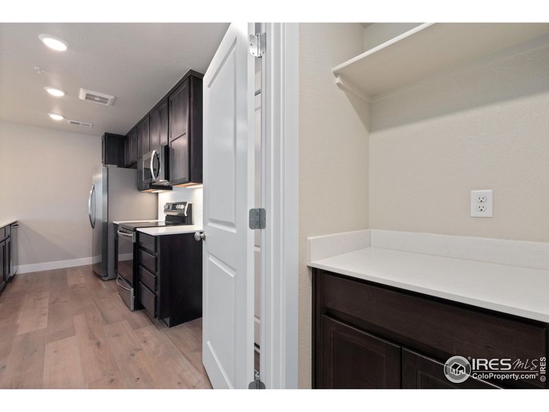 laundry room w/ quartz countertops