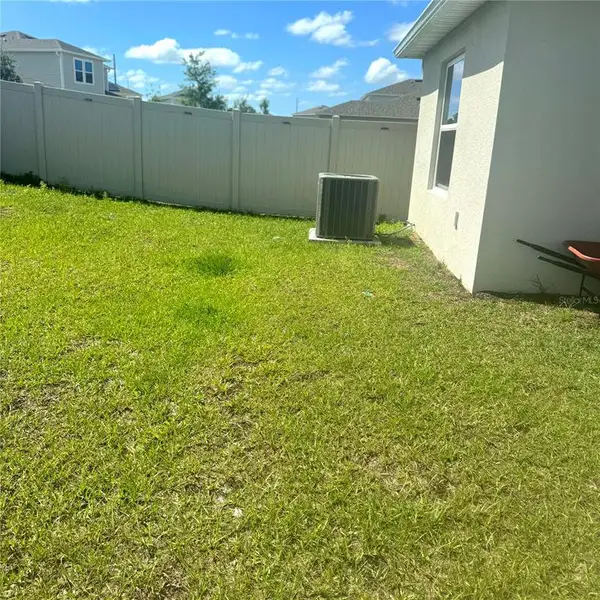 Exterior details and patio area of a home in , Haines City (Image 5).