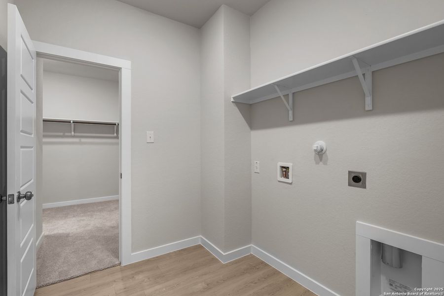 Spacious, unfurnished interior of a new home in Cinco Lakes, San Antonio (Image 26).