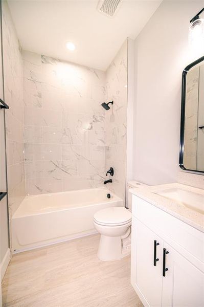 Furnished interior view inside a new home in , Kissimmee (Image 8).