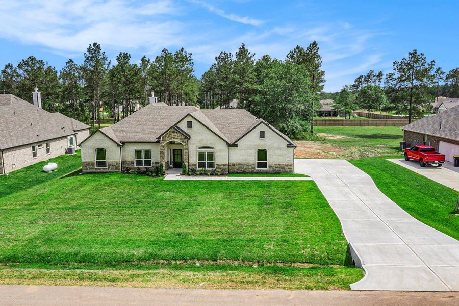 Brand New Stunning 1 Story home on 3/4 Acre lot! Hurry, call today for a private tour! Pictures are representation of Montgomery Floor Plan. Colors and selections may vary. Brand New Stunning 1 Story home on 3/4 Acre lot! Hurry, call today for a private tour! Pictures are representation of Montgomery Floor Plan. Colors and selections may vary.