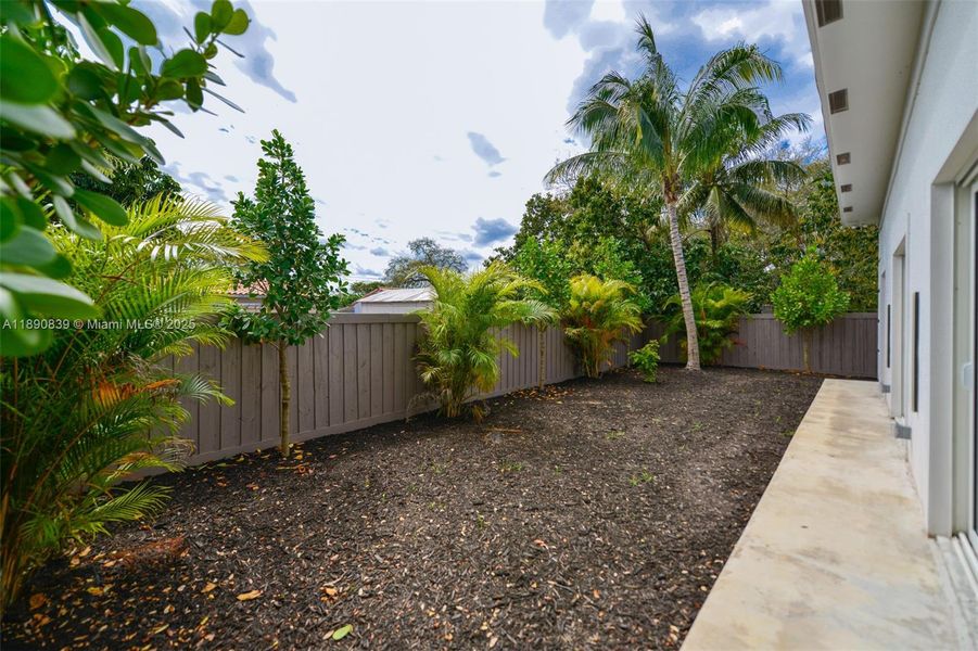 Exterior details and patio area of a home in , Hallandale Beach (Image 19).