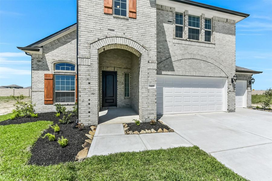 Exterior details and patio area of a home in River Ranch Meadows, Dayton (Image 3).