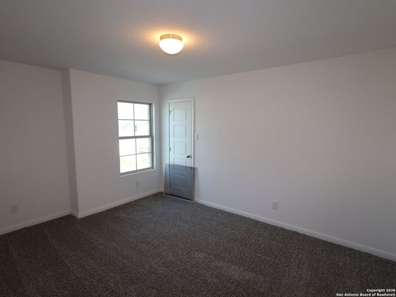 Spacious, unfurnished interior of a new home in Park Place, New Braunfels (Image 18).