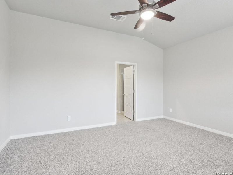 Spacious, unfurnished interior of a new home in Comanche Ridge, San Antonio (Image 18). Spacious, unfurnished interior of a new home in Comanche Ridge, San Antonio (Image 18).