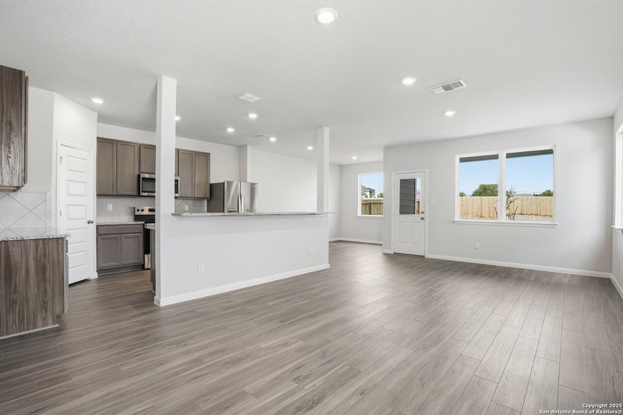 Spacious, unfurnished interior of a new home in Melissa Ranch, San Antonio (Image 28). Spacious, unfurnished interior of a new home in Melissa Ranch, San Antonio (Image 28).