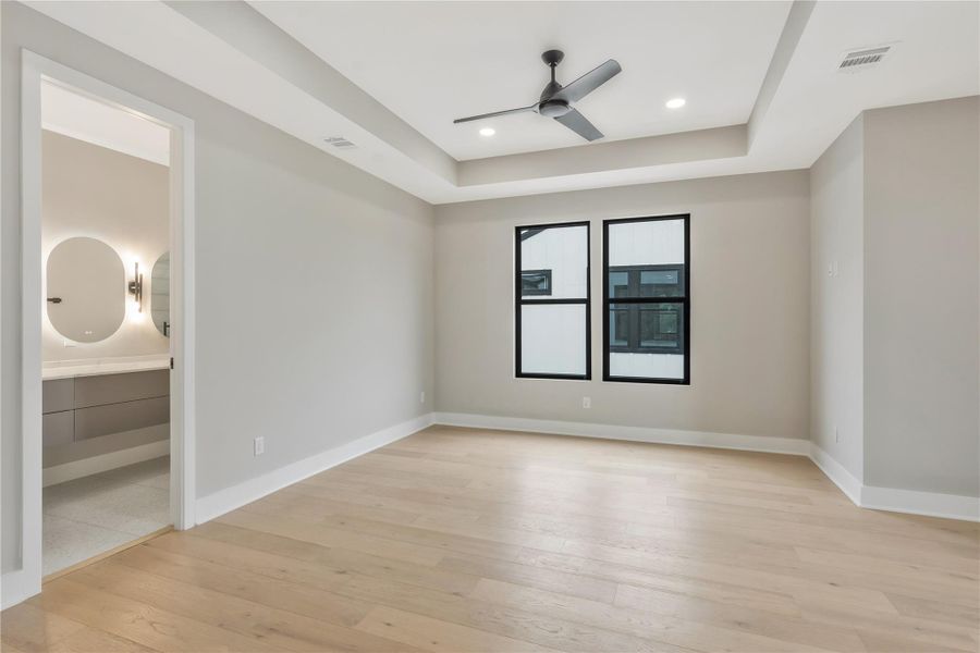 Spacious, unfurnished interior of a new home in , Houston (Image 25).