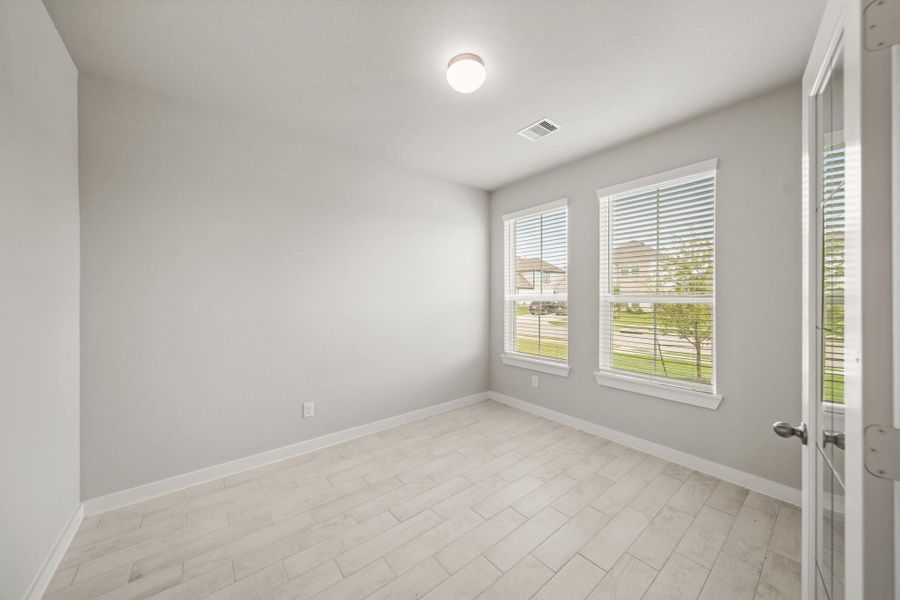 Spacious, unfurnished interior of a new home in Beacon Hill, Waller (Image 23). Spacious, unfurnished interior of a new home in Beacon Hill, Waller (Image 23).