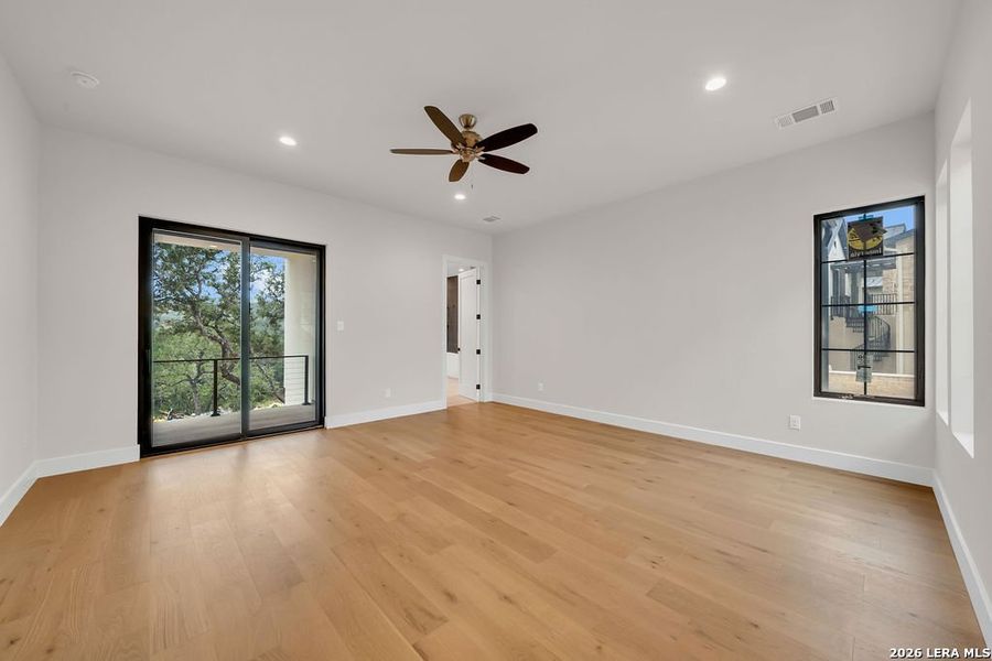 Spacious, unfurnished interior of a new home in , San Antonio (Image 21).