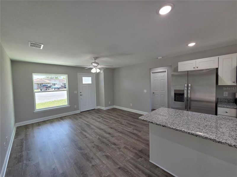 Spacious, unfurnished interior of a new home in , Lake Wales (Image 15).
