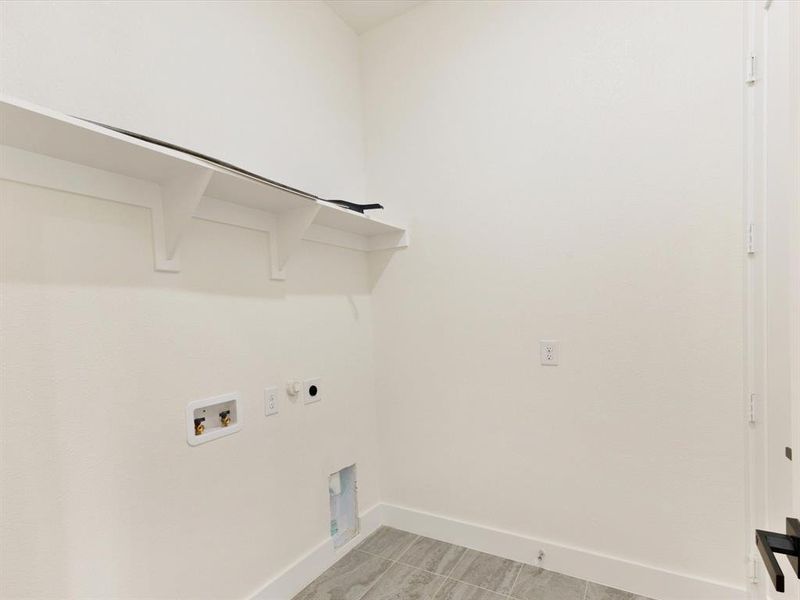 Spacious, unfurnished interior of a new home in , Dallas (Image 17).