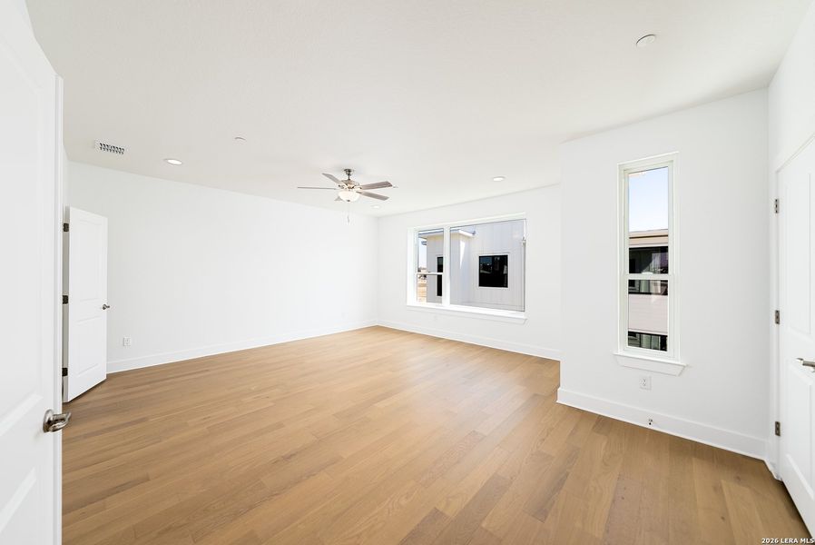 Spacious, unfurnished interior of a new home in , San Antonio (Image 22).