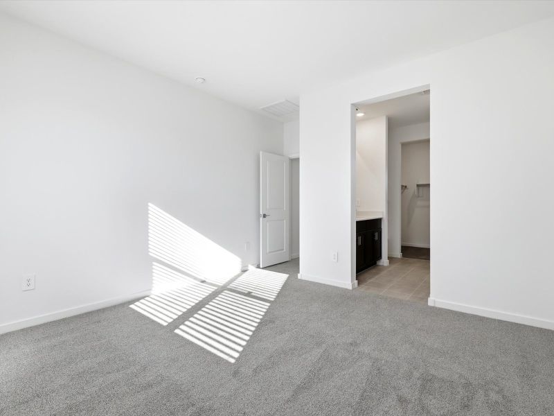 Spacious, unfurnished interior of a new home in Mountain View Estates Reserve Series, Buckeye (Image 10).