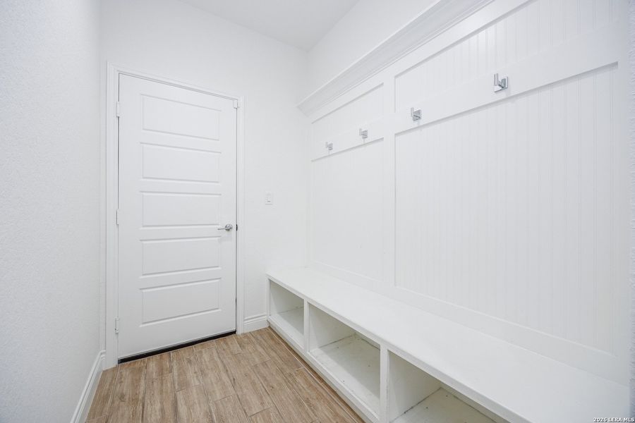 Spacious, unfurnished interior of a new home in Bison Ridge, San Antonio (Image 30).