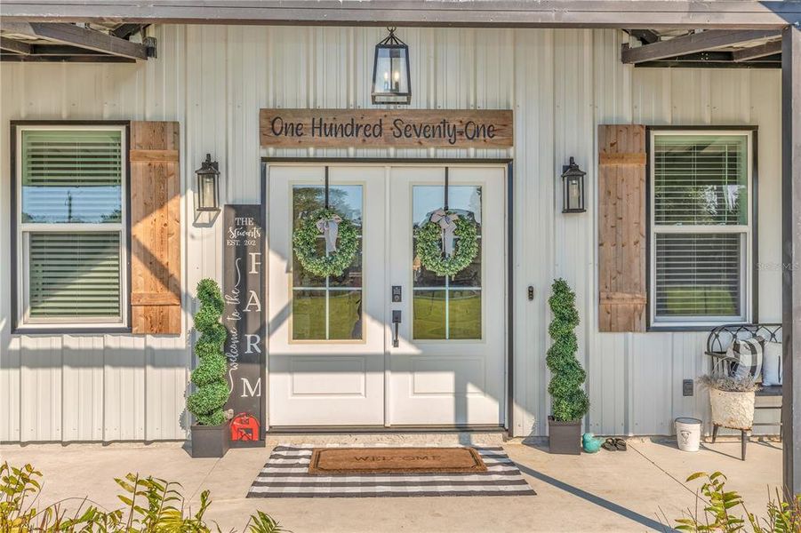Exterior details and patio area of a home in , Osteen (Image 3).