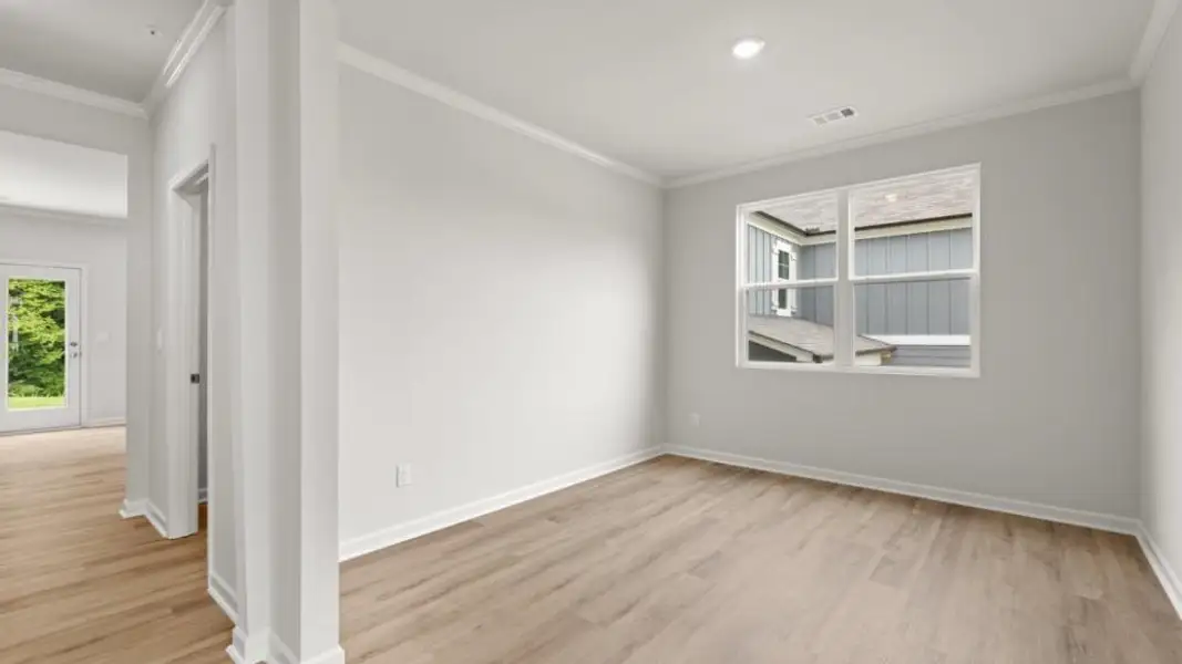 Spacious, unfurnished interior of a new home in Creekview, Atlanta (Image 15).