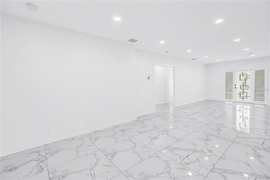 Spacious, unfurnished interior of a new home in , St. Petersburg (Image 16).