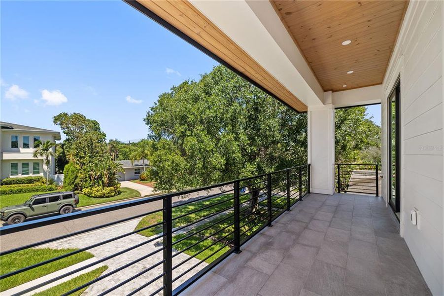 Exterior details and patio area of a home in , Tampa (Image 28).