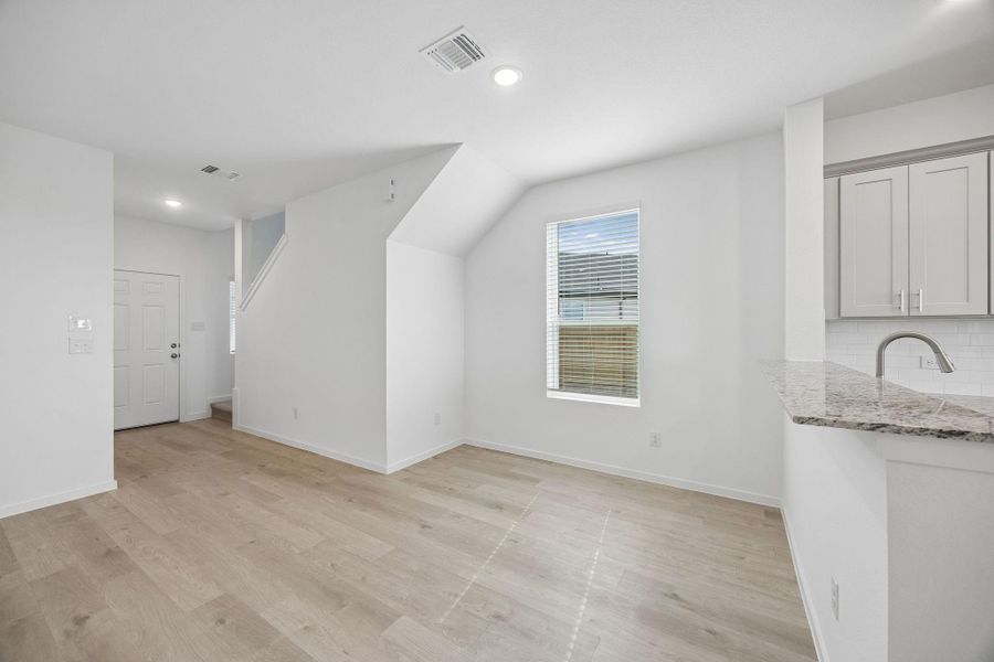Spacious, unfurnished interior of a new home in Stokesbury, Waller (Image 20).