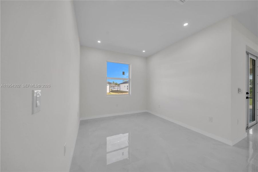 Spacious, unfurnished interior of a new home in , Lehigh Acres (Image 17).