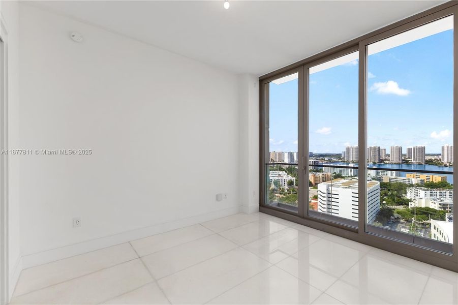 Spacious, unfurnished interior of a new home in , Sunny Isles Beach (Image 20).