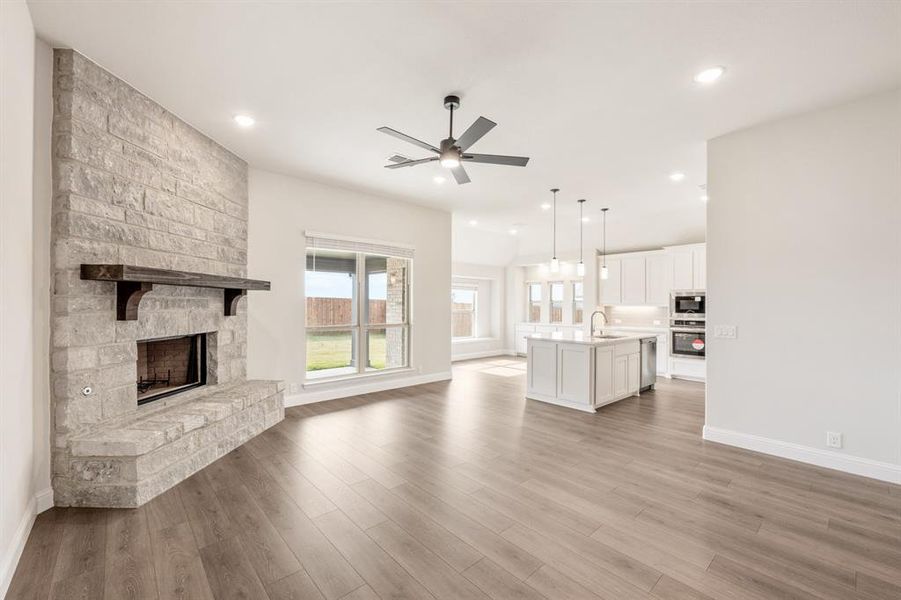 Spacious, unfurnished interior of a new home in Ridge Ranch, Mesquite (Image 33).