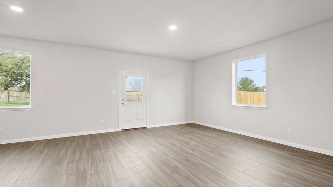Spacious, unfurnished interior of a new home in Melissa Ranch, San Antonio (Image 12).