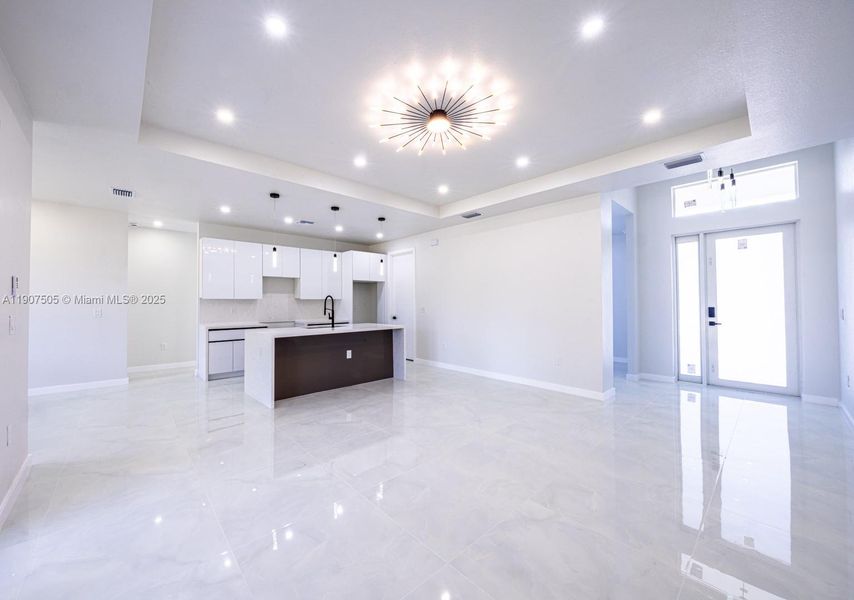 Spacious, unfurnished interior of a new home in , Lehigh Acres (Image 19).