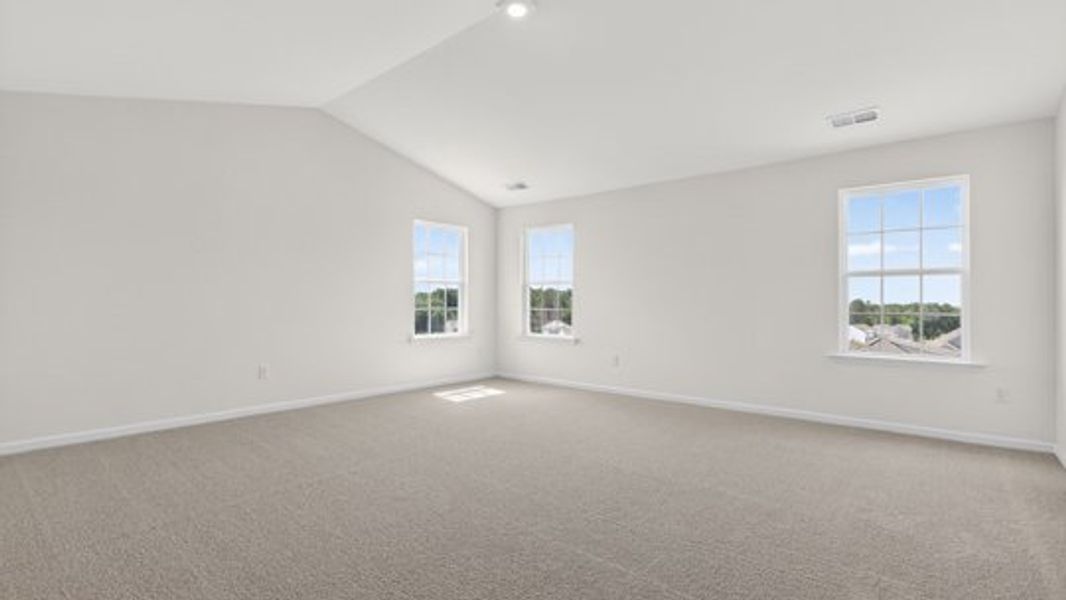Spacious, unfurnished interior of a new home in Shahbain Reserve, Raeford (Image 14).