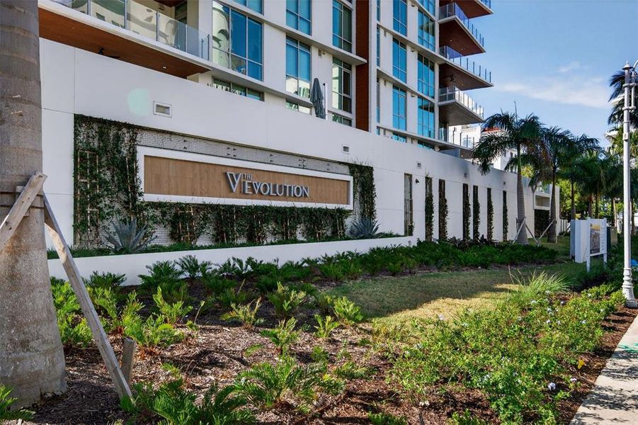 Condo located in Sarasota, FL showcasing its design and architecture (Image 33).