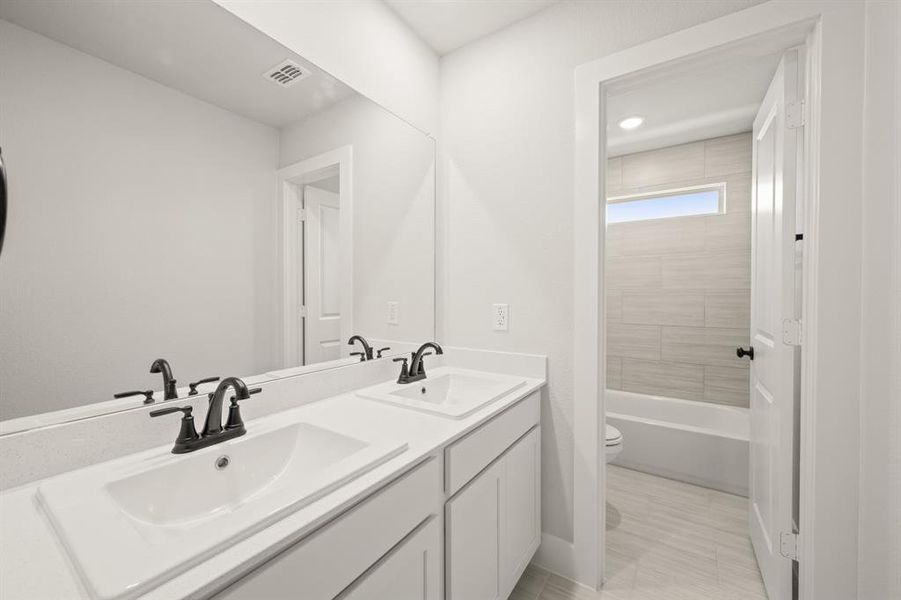 1724 Nesting Robin- bathroom-7136