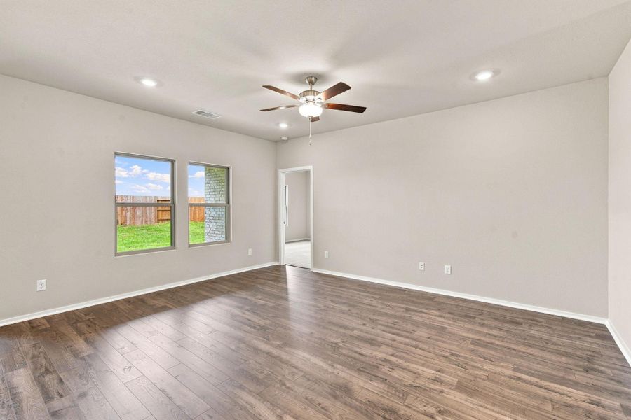 Spacious, unfurnished interior of a new home in Windcress, Cove (Image 23).